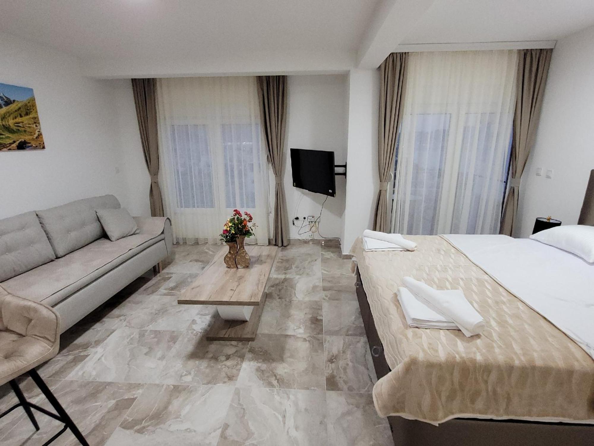 Montenegro Apartments Phoenix With Pool Bar Eksteriør billede