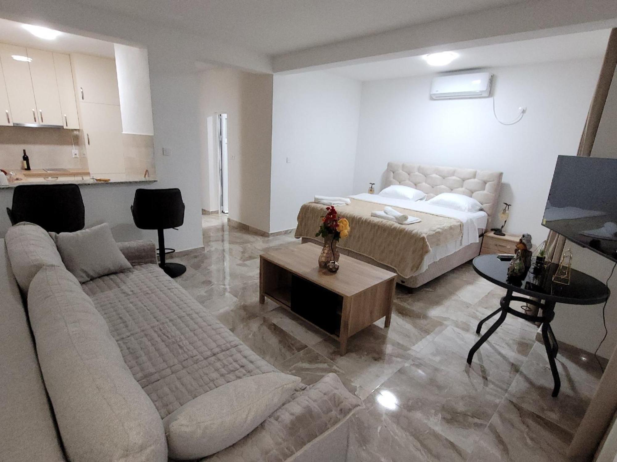 Montenegro Apartments Phoenix With Pool Bar Eksteriør billede
