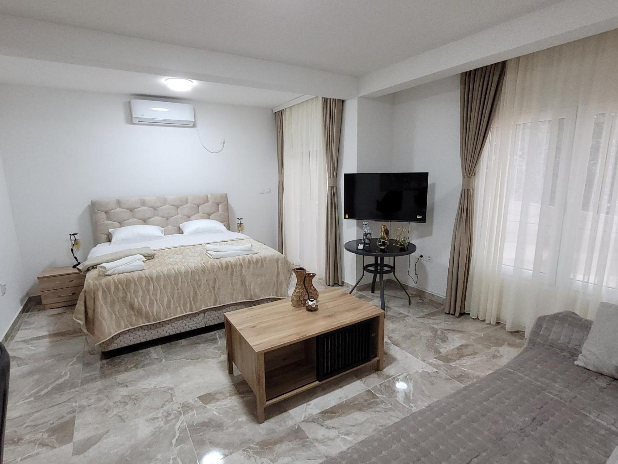 Montenegro Apartments Phoenix With Pool Bar Eksteriør billede