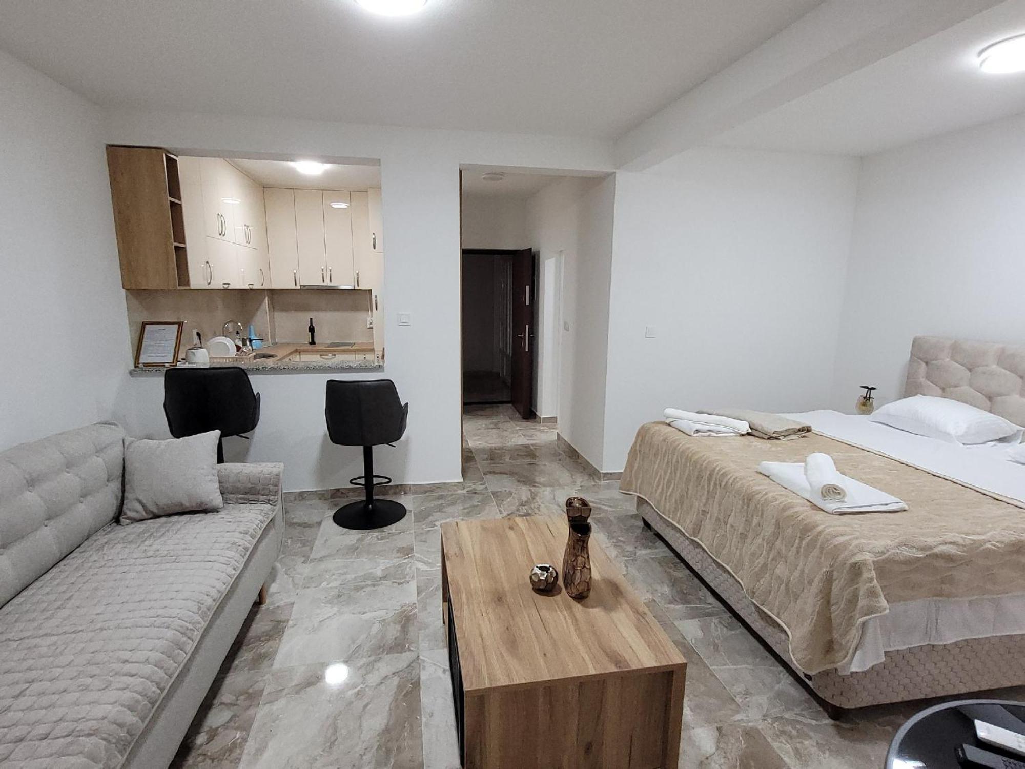 Montenegro Apartments Phoenix With Pool Bar Eksteriør billede