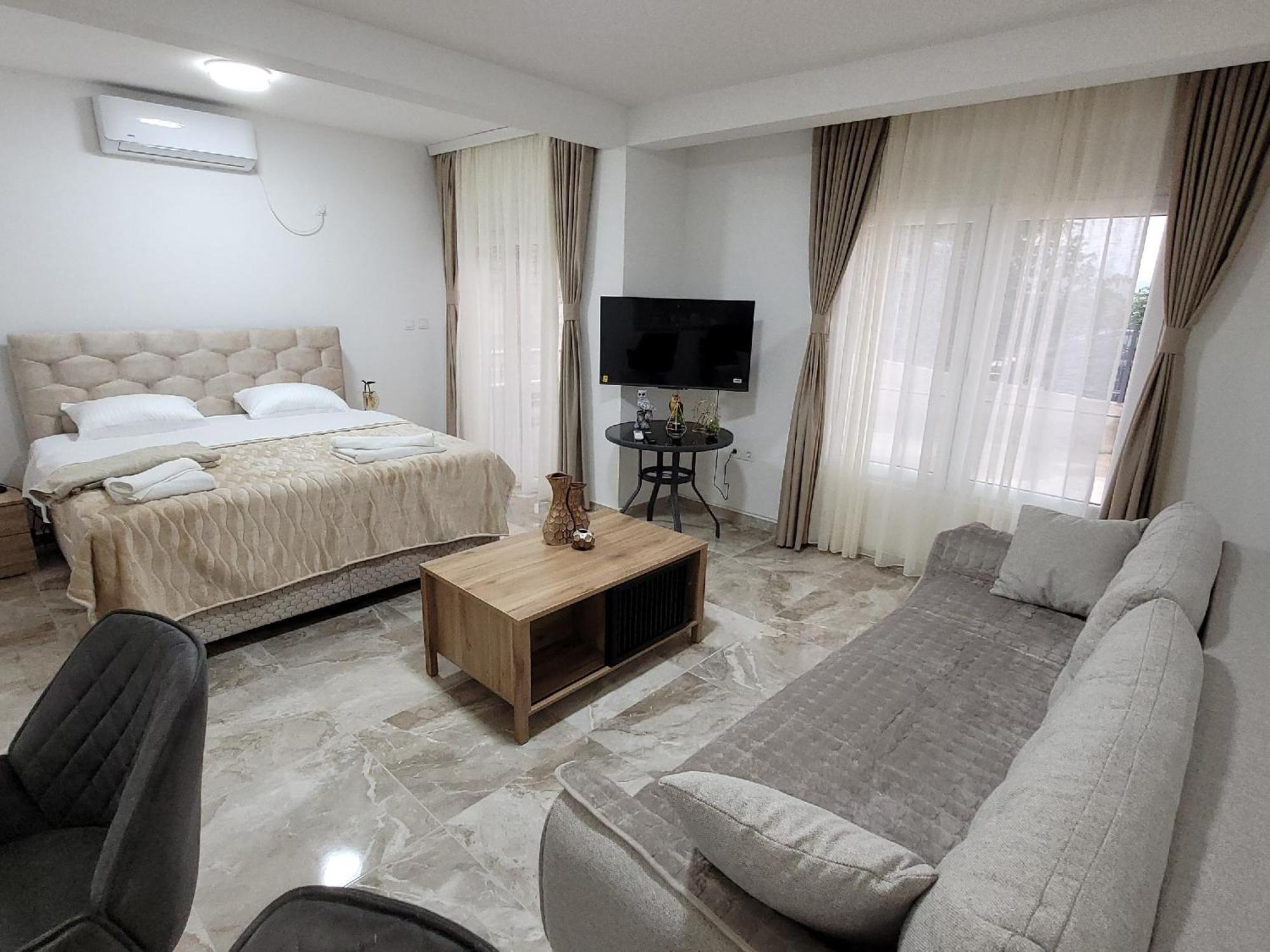 Montenegro Apartments Phoenix With Pool Bar Eksteriør billede
