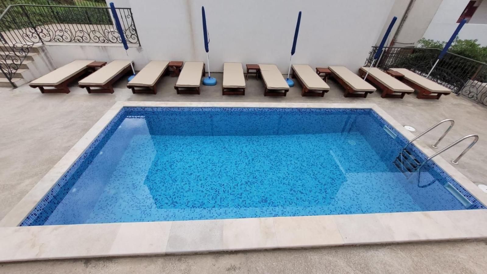 Montenegro Apartments Phoenix With Pool Bar Eksteriør billede
